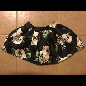 TODAY ONLY😱Forever 21 black floral poofy skirt Xs